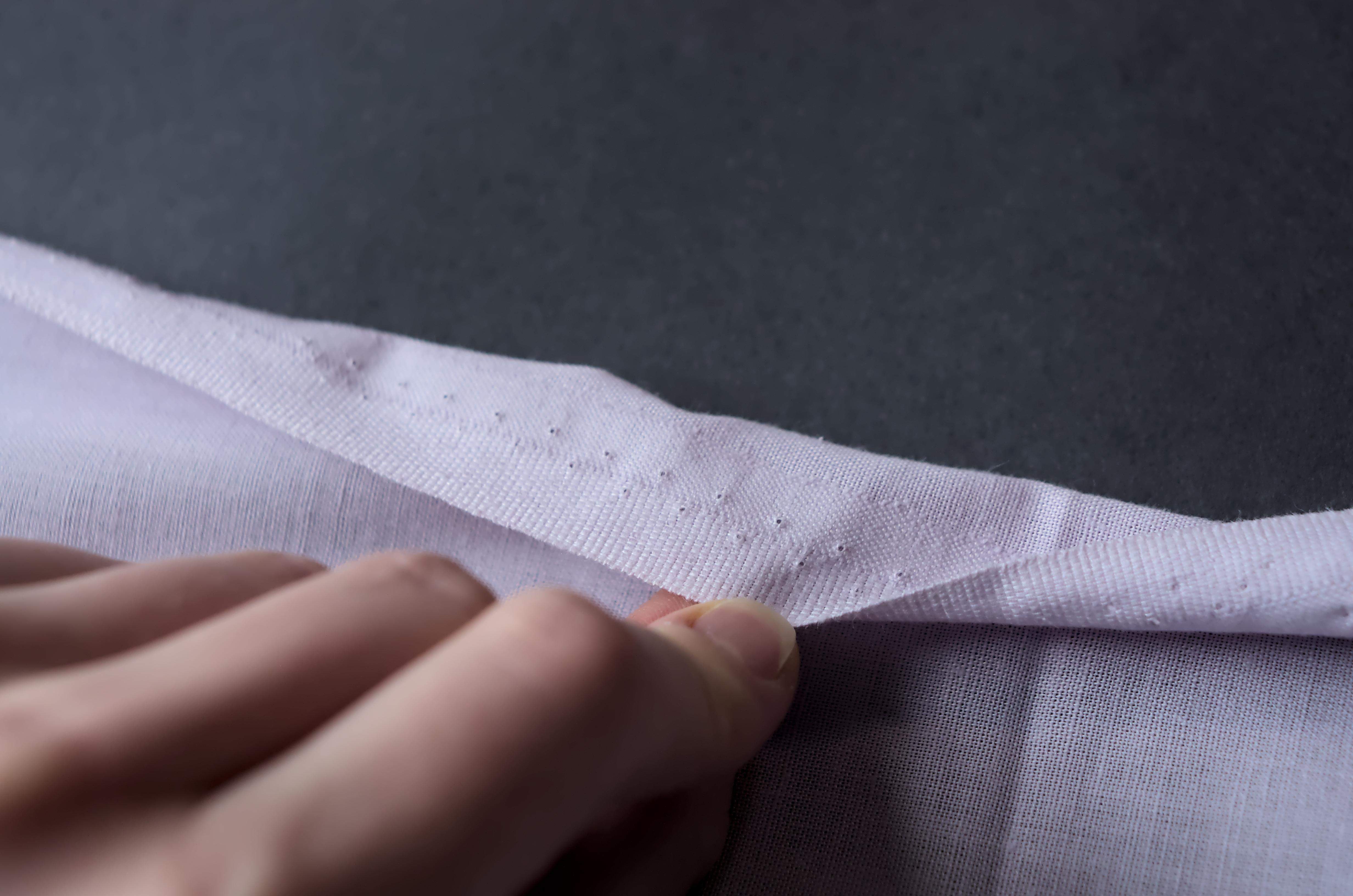 Krajka w tkaninie płóciennej