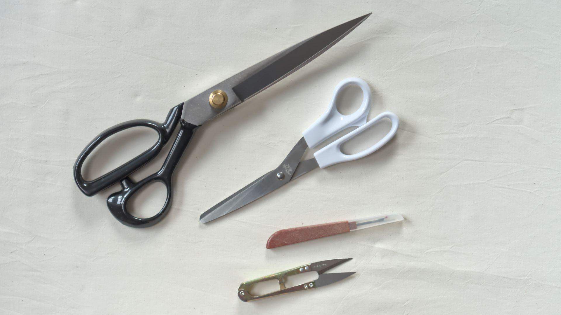 Nożyce krawieckie, prujka, obcinacz do nici